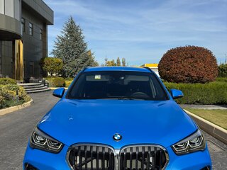 2021 BMW X1 20i xDrive II (F48) Рестайлинг, синий, 3700000 рублей, вид 2