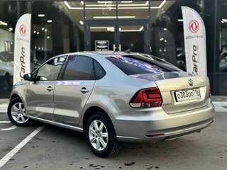 2018 Volkswagen Polo V Рестайлинг, серый, 899000 рублей, вид 4