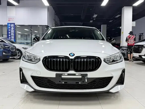 2022 BMW 1 серии 120i III (F52) Рестайлинг, белый, 1650000 рублей - вид 1