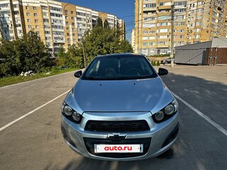 2013 Chevrolet Aveo II, серебристый, 580000 рублей, вид 1