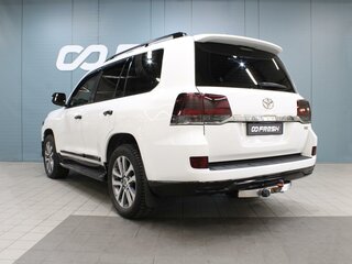2018 Toyota Land Cruiser 200 Series Рестайлинг 2, белый, 6990000 рублей, вид 2