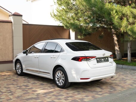 2022 Toyota Corolla XII (E210), белый, 1740000 рублей, вид 3