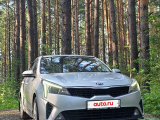 2021 Kia Rio IV Рестайлинг, серый, 1489000 рублей, вид 2