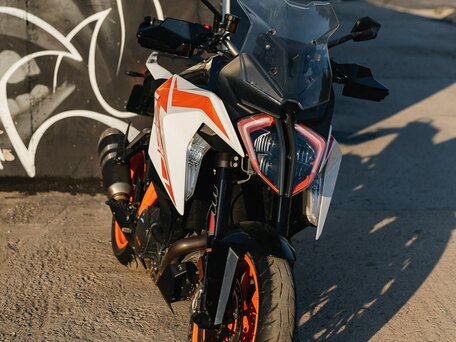 2019 KTM 1290 Super Duke GT, чёрный, 1300000 рублей, вид 2