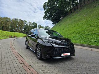 2021 Toyota Sienna IV, чёрный, 3299999 рублей, вид 2