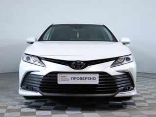 2021 Toyota Camry VIII (XV70) Рестайлинг, белый, 2730000 рублей, вид 2
