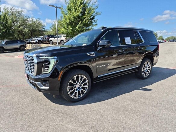 2026 GMC Yukon V Рестайлинг, чёрный - вид 3