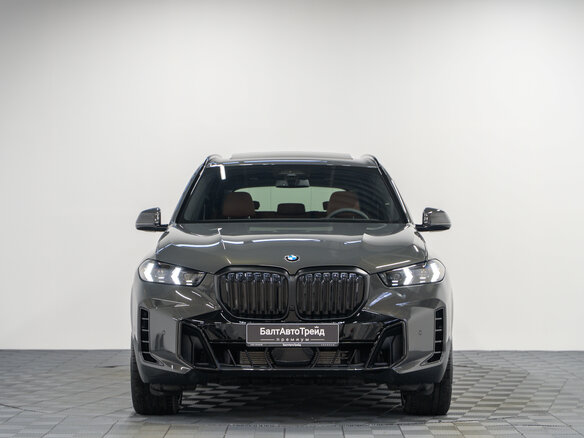 2025 BMW X5 40i IV (G05/G18) Рестайлинг, серый - вид 2