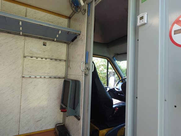 2002 Mercedes-Benz Sprinter, жёлтый, 1500000 рублей - вид 8