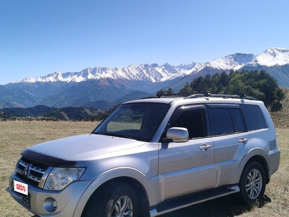 2011 Mitsubishi Pajero IV Рестайлинг 1, серый, 1750000 рублей - вид 2