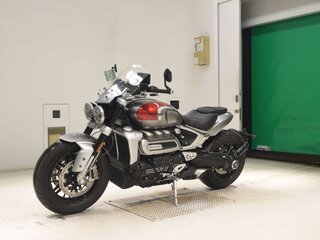 2022 Triumph Rocket III, серебристый, 1994000 рублей, вид 4