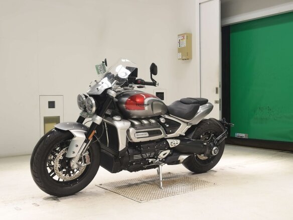 2022 Triumph Rocket III, серебристый, 1994000 рублей - вид 3