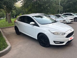 2015 Ford Focus III Рестайлинг, белый, 900000 рублей, вид 3