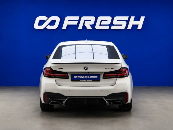2020 BMW 5 серии 530e xDrive VII (G30/G31/G38) Рестайлинг, белый, 3249077 рублей - вид 3