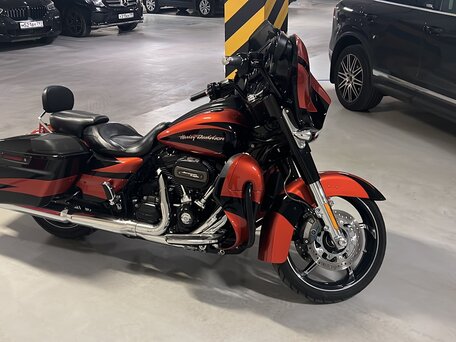 2017 Harley-Davidson CVO Street Glide, красный, 1700000 рублей, вид 3