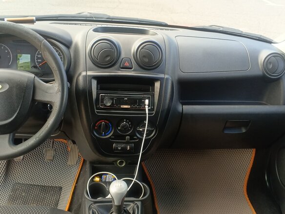 2014 Lada (ВАЗ) Granta I, оранжевый, 450000 рублей - вид 4
