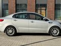 2016 Kia Rio III Рестайлинг, серебристый, 970000 рублей - вид 3