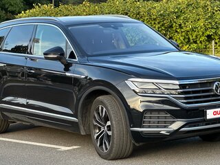 2019 Volkswagen Touareg III, чёрный, 2900000 рублей, вид 2