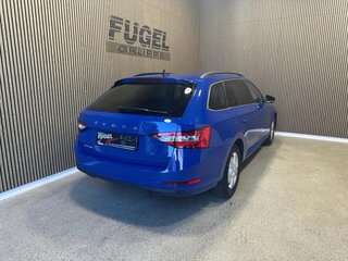2023 Skoda Superb III Рестайлинг, синий, 3170000 рублей, вид 2
