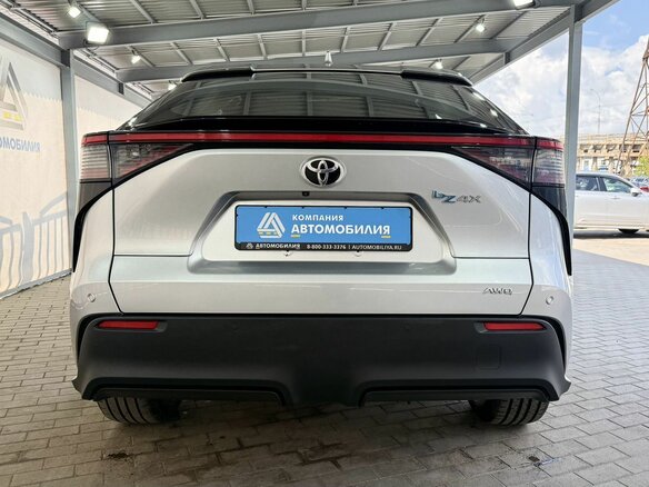 2022 Toyota bZ4X I, серый - вид 3