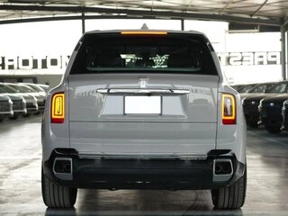 2026 Rolls-Royce Cullinan Black Badge I Рестайлинг (Series II), серый, 45911000 рублей, вид 5