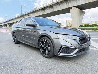 2022 Skoda Octavia IV (A8), серый, 2090000 рублей, вид 2