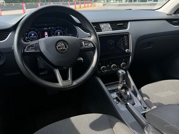 2019 Skoda Octavia III (A7) Рестайлинг, синий, 1800000 рублей - вид 24