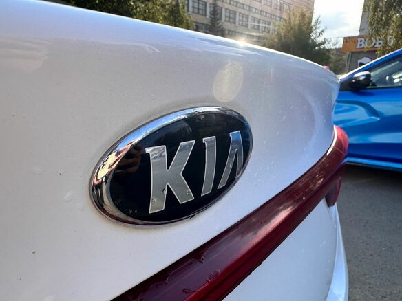 2020 Kia Rio IV Рестайлинг, белый - вид 18