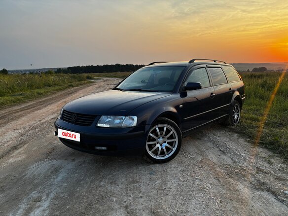 2000 Volkswagen Passat B5, синий - вид 1