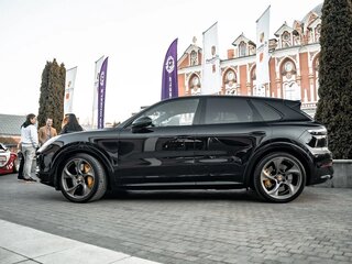 2018 Porsche Cayenne Turbo III, чёрный, 7999999 рублей, вид 4
