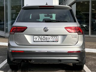 2017 Volkswagen Tiguan II, серебристый, 2175000 рублей, вид 5