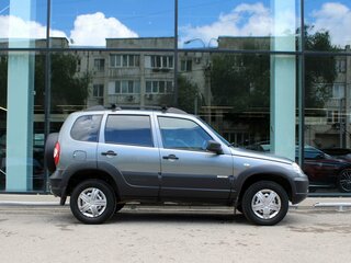 2017 Chevrolet Niva I Рестайлинг, серый, 635000 рублей, вид 4