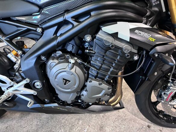 2026 Triumph Speed Triple, жёлтый, 1899000 рублей - вид 4