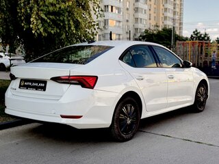 2021 Skoda Octavia IV (A8), белый, 1490000 рублей, вид 3
