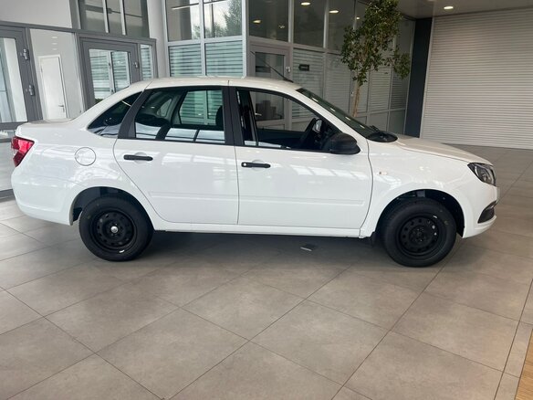 2026 Lada (ВАЗ) Granta I Рестайлинг, белый, 850000 рублей - вид 3