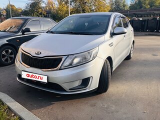 2015 Kia Rio III, серебристый, 700000 рублей, вид 2