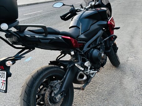 2020 Yamaha MT-09 Tracer (FJ-09), красный, 970000 рублей, вид 2