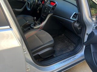 2012 Opel Astra J Рестайлинг, серебристый, 680000 рублей, вид 5