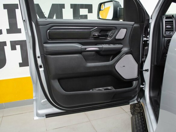 2026 Ram 1500 Crew Cab V Рестайлинг, серебристый, 10199000 рублей - вид 7