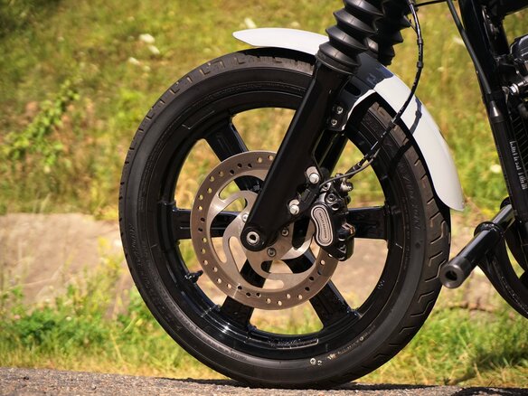 2025 Harley-Davidson Street Bob, серый, 1699000 рублей - вид 16