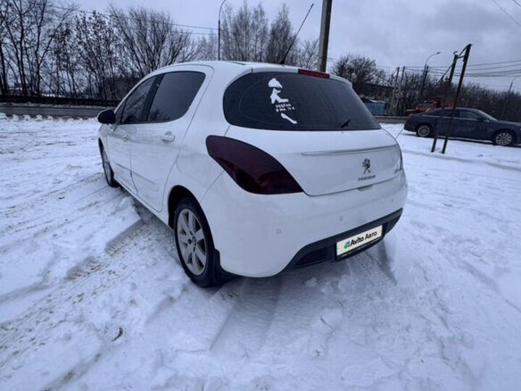 2011 Peugeot 308 I Рестайлинг, белый, 520000 рублей - вид 3