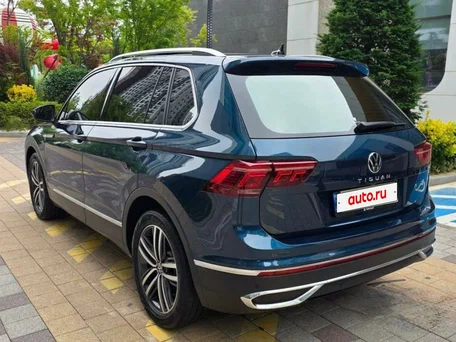 2023 Volkswagen Tiguan II Рестайлинг, синий, 3050000 рублей, вид 4