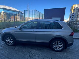 2018 Volkswagen Tiguan II, серебристый, 2899999 рублей, вид 4