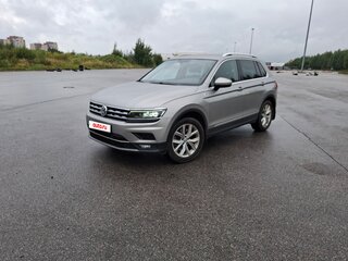 2017 Volkswagen Tiguan II, серебристый, 2350000 рублей, вид 1