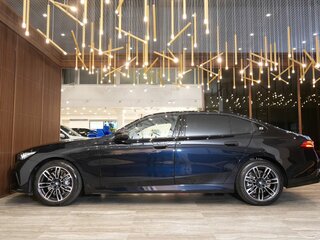 2025 BMW 5 серии Long 530Li xDrive VIII (G60/G61/G68), чёрный, 7480000 рублей, вид 5