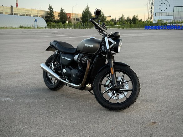 2020 Triumph Street Twin, серый, 805000 рублей - вид 3