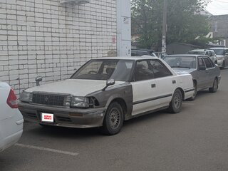 1989 Toyota Crown VIII (S130), белый, 325000 рублей, вид 1