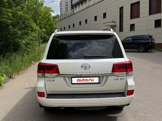 2021 Toyota Land Cruiser 200 Series Рестайлинг 2, белый, 11850000 рублей, вид 4