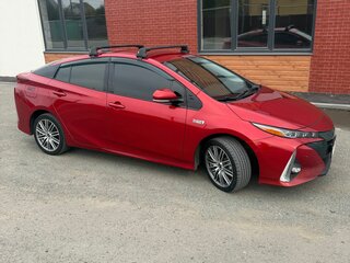2017 Toyota Prius PHV ZVW52 Prime IV (XW50), красный, 2330000 рублей, вид 1