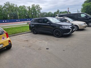 2021 Mitsubishi Outlander III Рестайлинг 3, чёрный, 2200000 рублей, вид 5